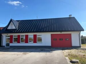 Nowy garaż i nowoczesny wygląd. Rozbudowa remizy OSP w Gniewczynie Trynieckiej zakończona