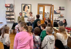 Uczestnicy projektu "Bezpieczny Dom" tworzyli stroiki i biżuterię