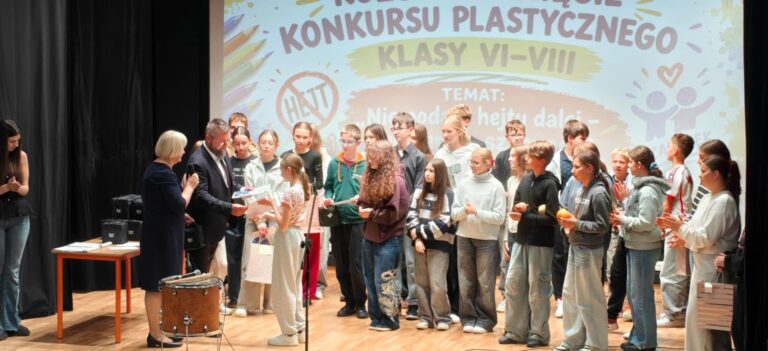 "Nie podaję hejtu dalej – wybieram szacunek". Młodzież z Adamówki i Majdanu Sieniawskiego nagrodzona