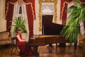"Efekt Chopina" w Pałacu Lubomirskich. Recital utalentowanej Kamili Sacharzewskiej