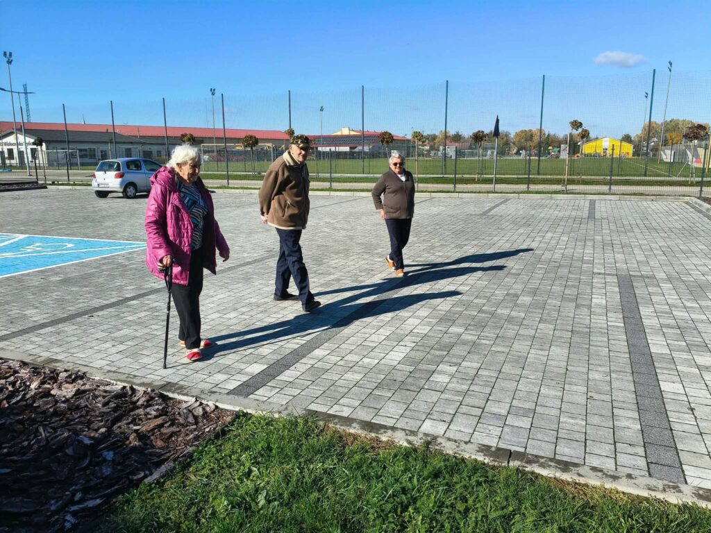 Seniorzy Z Com W Tryńczy Korzystają Z Uroków Złotej Jesieni 3 Seniorzy Z Com W Tryńczy Korzystają Z Uroków Złotej Jesieni